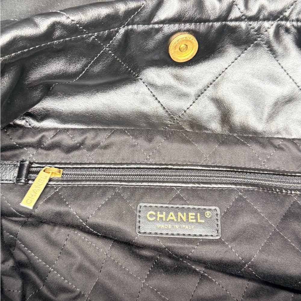 Authentic Chanel 22 Medium Hobo Bag all original paperwork included - Picture 6 of 9